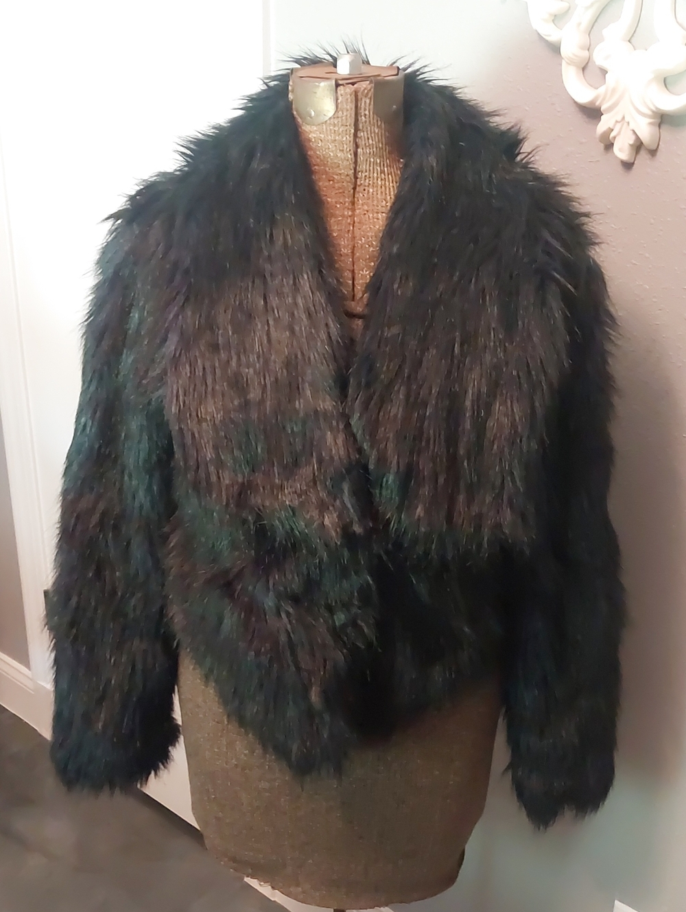 Decree Faux Fur Cropped Jacket in Dark Black